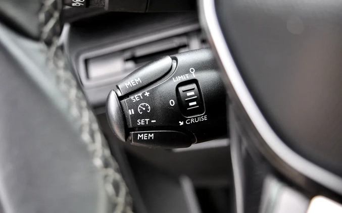 Peugeot 5008 cena 74900 przebieg: 160000, rok produkcji 2018 z Płock małe 562